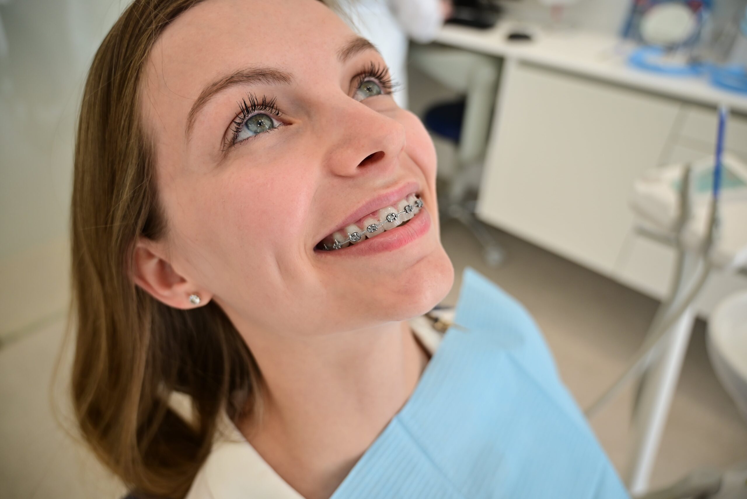 várias bocas em posições diferentes. com dentes, língua, sorriso